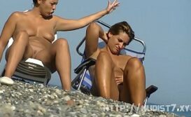 Flagra na Praia nudismo de esposa safada